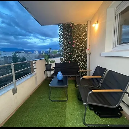 Large Cozy And Good Location In Apartment *