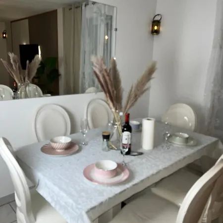 Large Cozy And Good Location In Appartement